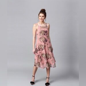 Chic Floral Midi Dress in Soft Pink